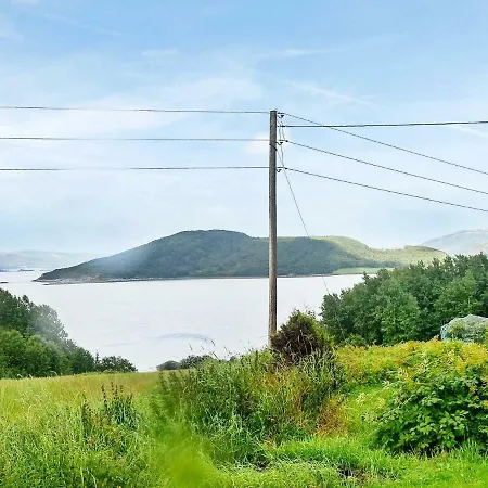 Three-bedroom Holiday In