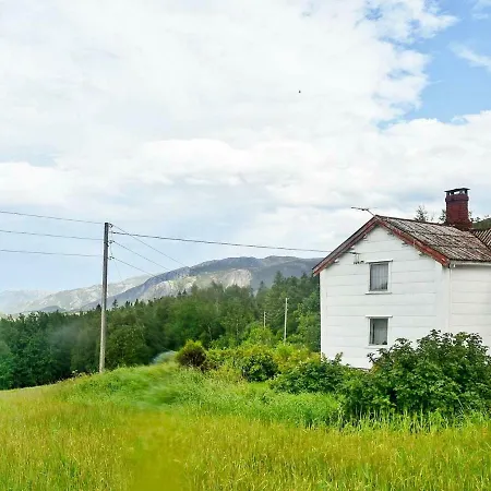 Three-bedroom Holiday In Fevag